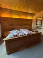 Massives Vintage Schlafzimmer-Set -Bett,Kommode,Nachttischli