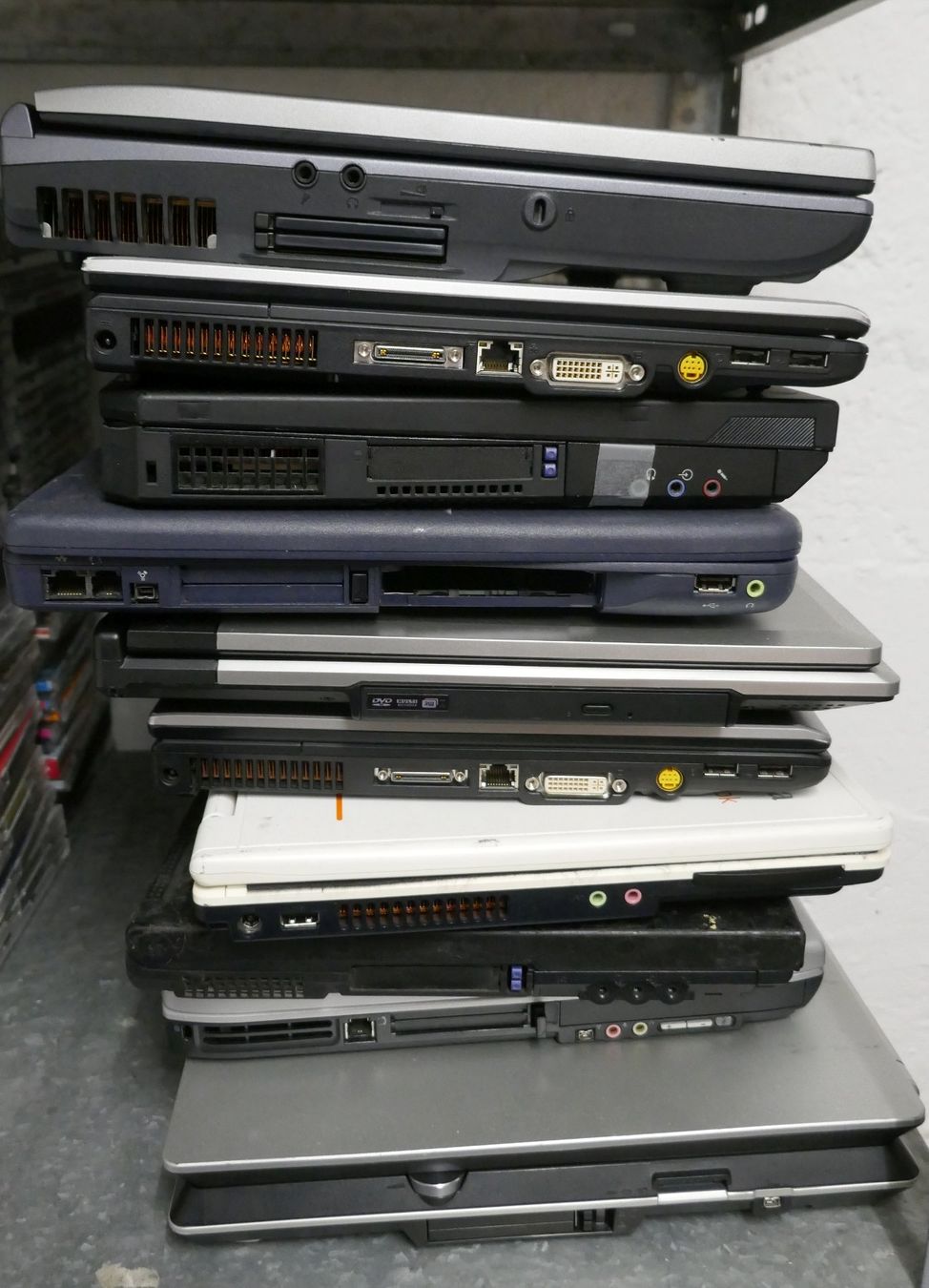 Portables: Alte Laptops – Défectueux à Wenslingen par FairlightCMI 1
