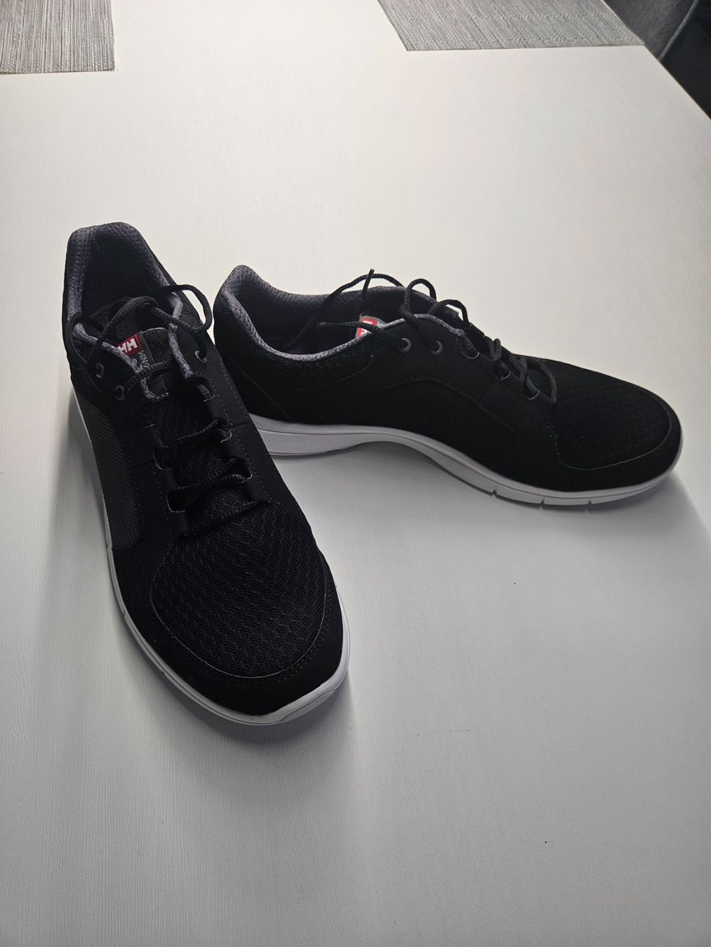 Helly Hansen Chaussures hommes: Helly Hansen Ahiga V4 Hydropower Jetblack – Neuf (Voir description) à Bülach par Aheil 1