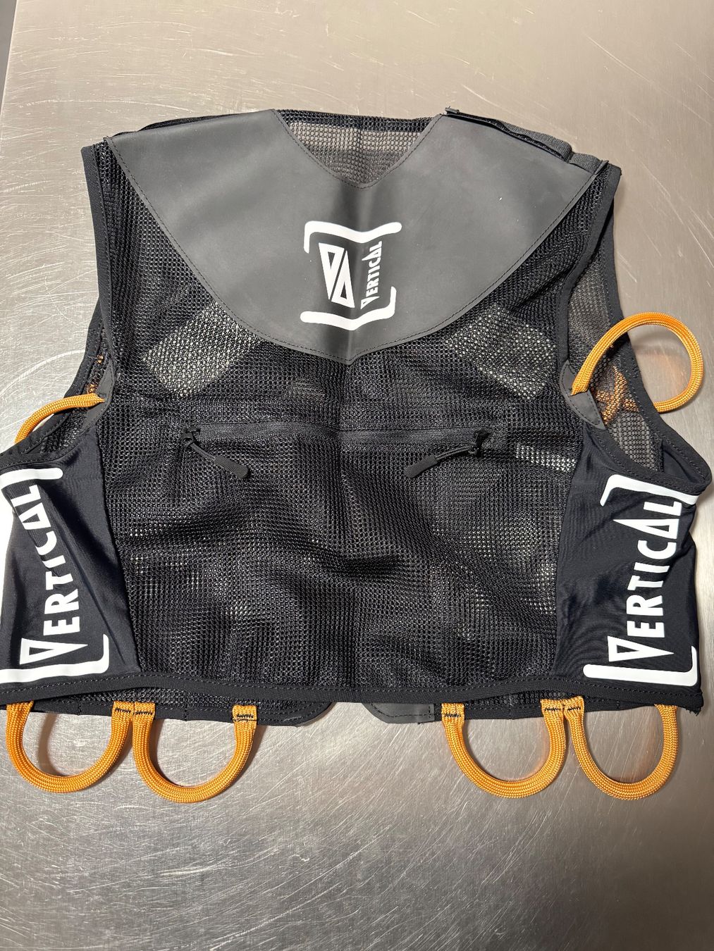 Attrezzatura da arrampicata: Vertical Weste BigWall Hardware Friends Arbeitsmittel etc. – Nuovo (secondo la descrizione) da Rothenthurm venduto da WalterliTell 1