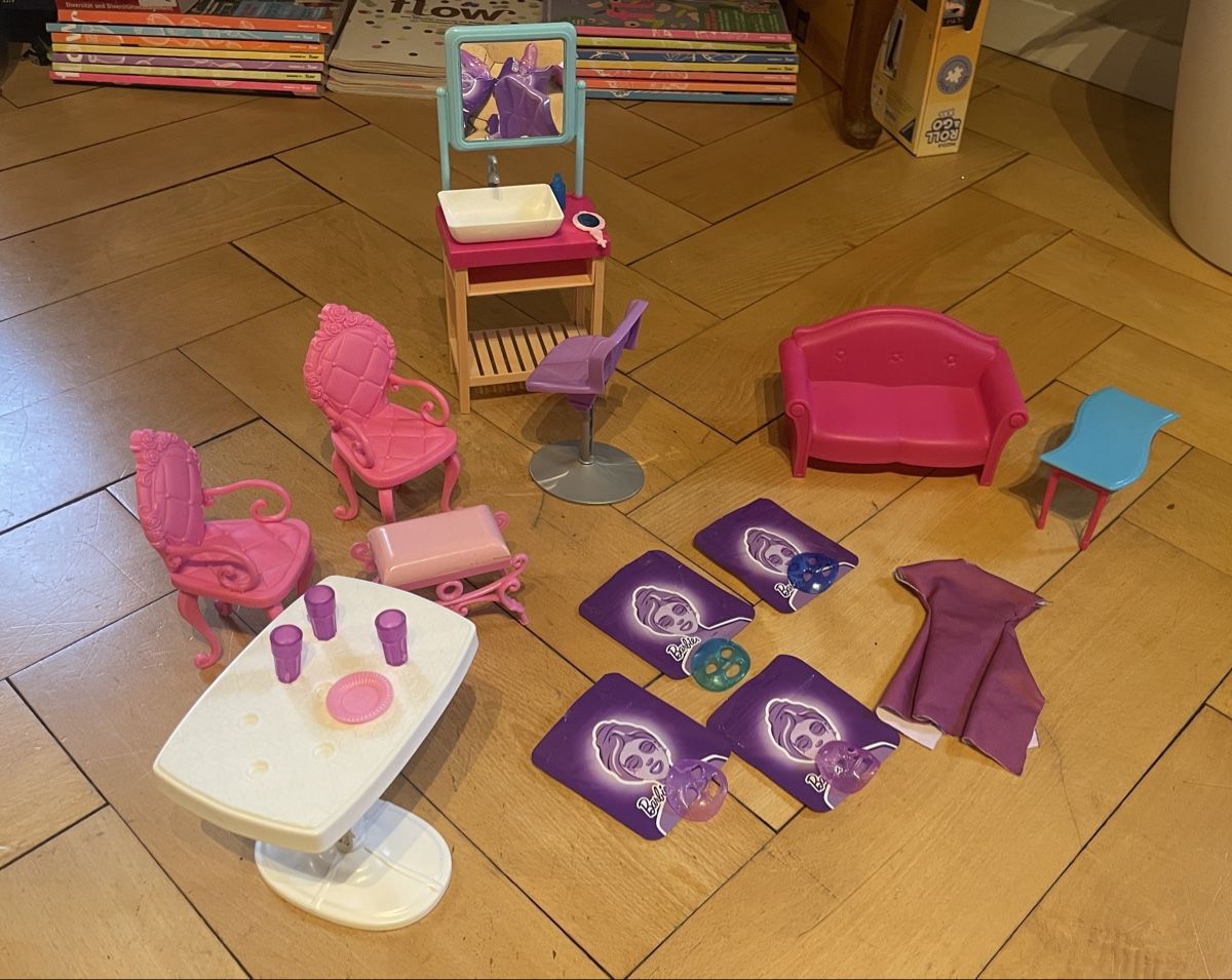 Puppen: Barbie Beauty Kosmetikstudio Salon – Gebraucht aus Luzern von caracena