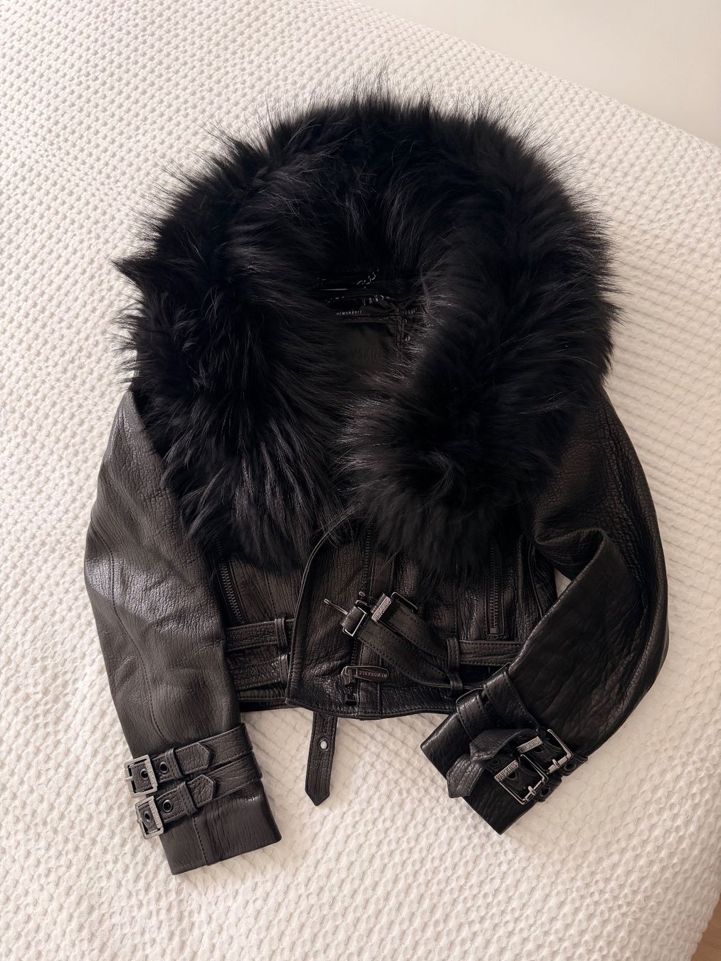 Giacche: Lederjacke mit Pelzkragen – Usato da St. Margrethen SG venduto da shayluxuryfashion1