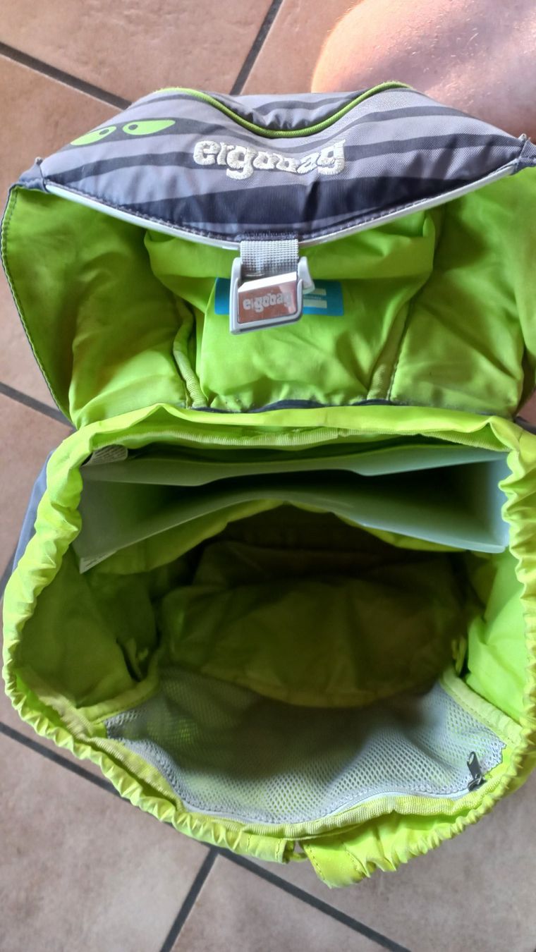 Borse & Zaini: Ergobag Schulsack Set – Usato da Häusernmoos venduto da Judihuii5 5