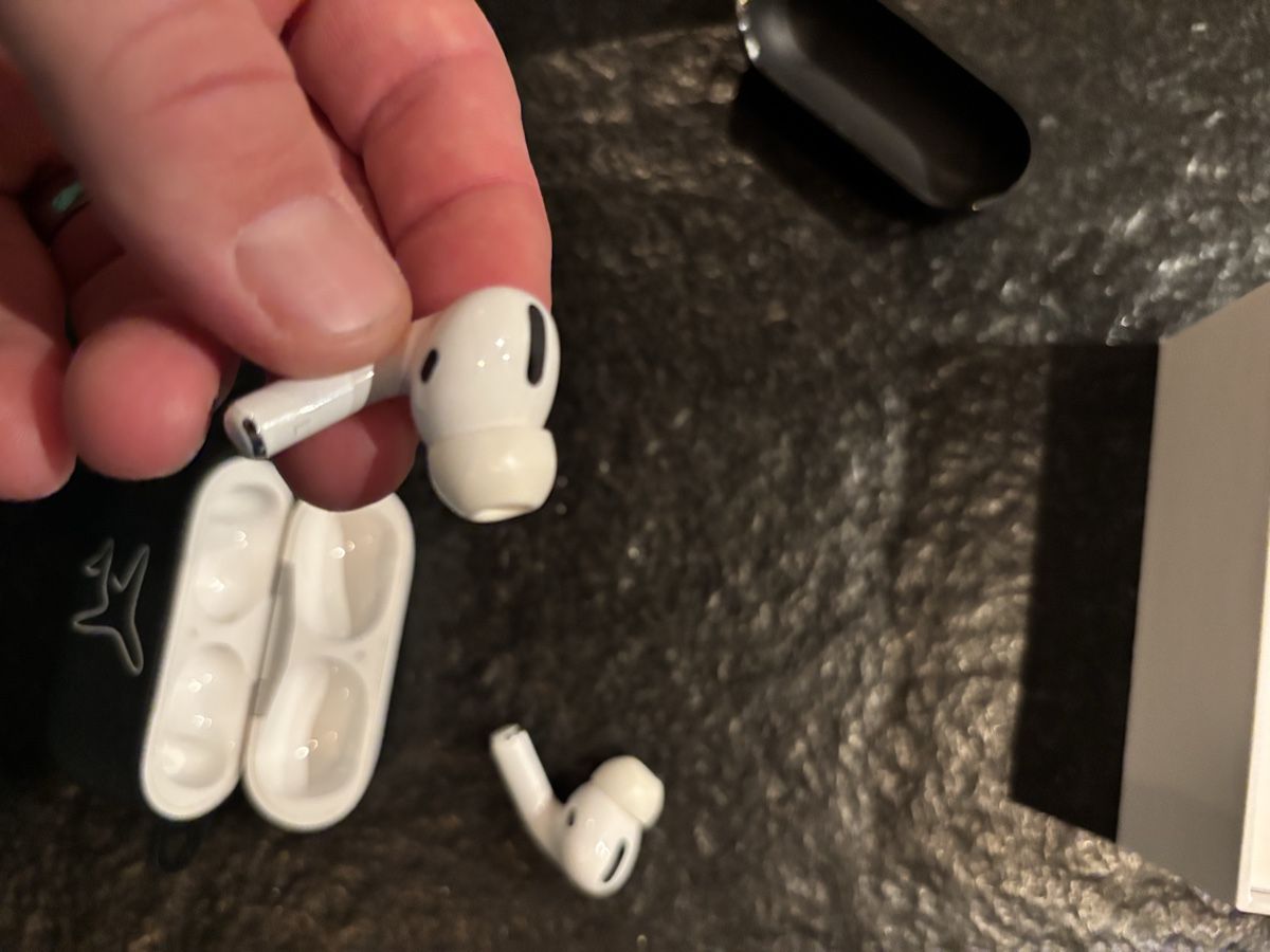 Apple Kopfhörer: Apple AirPod Pro – Defekt aus Stäfa von hokoatu 4