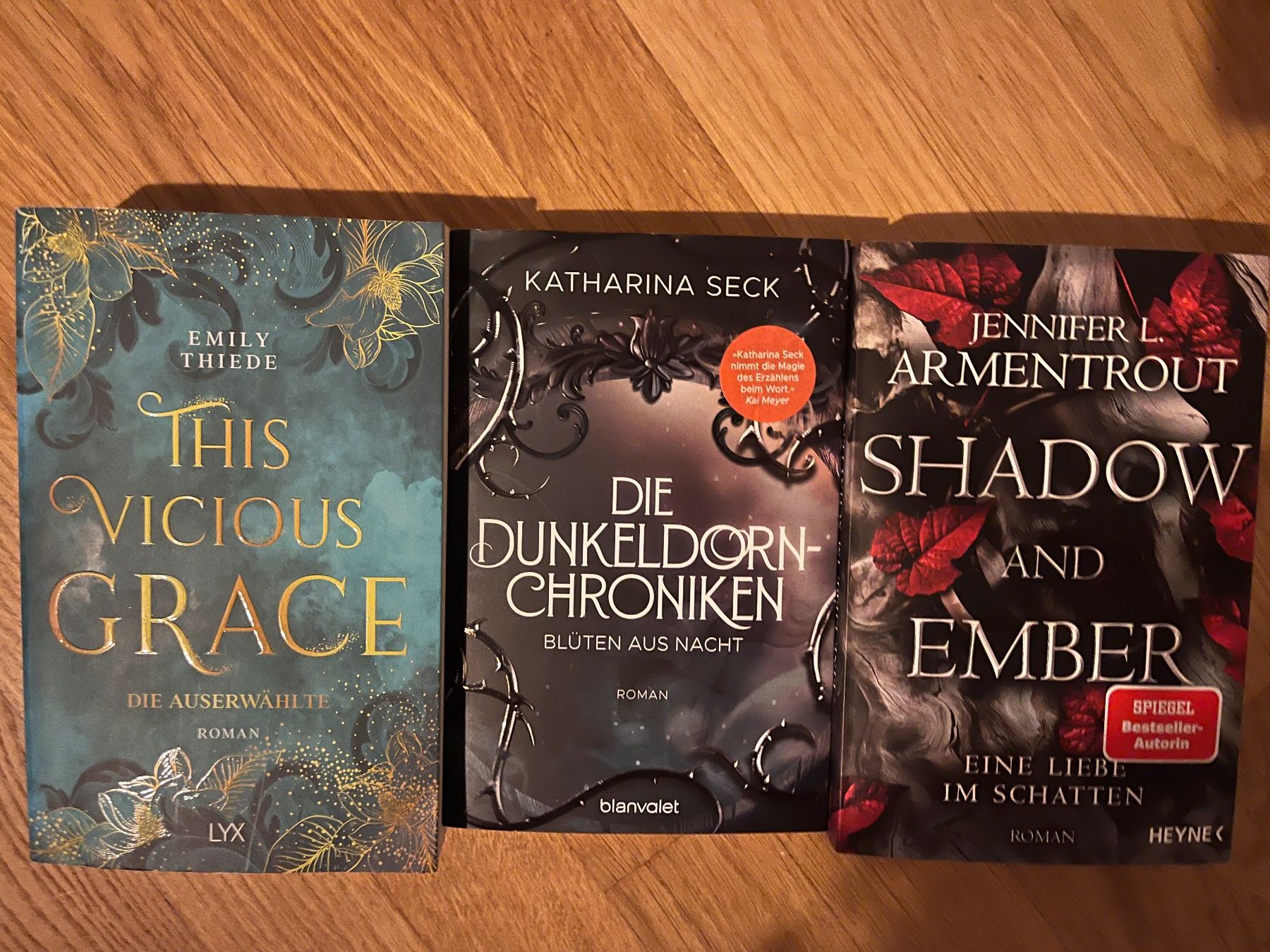 Bücher: 3 Fantasy Bücher, neu oder super Zustand – Gebraucht aus Zürich von Insert_Name