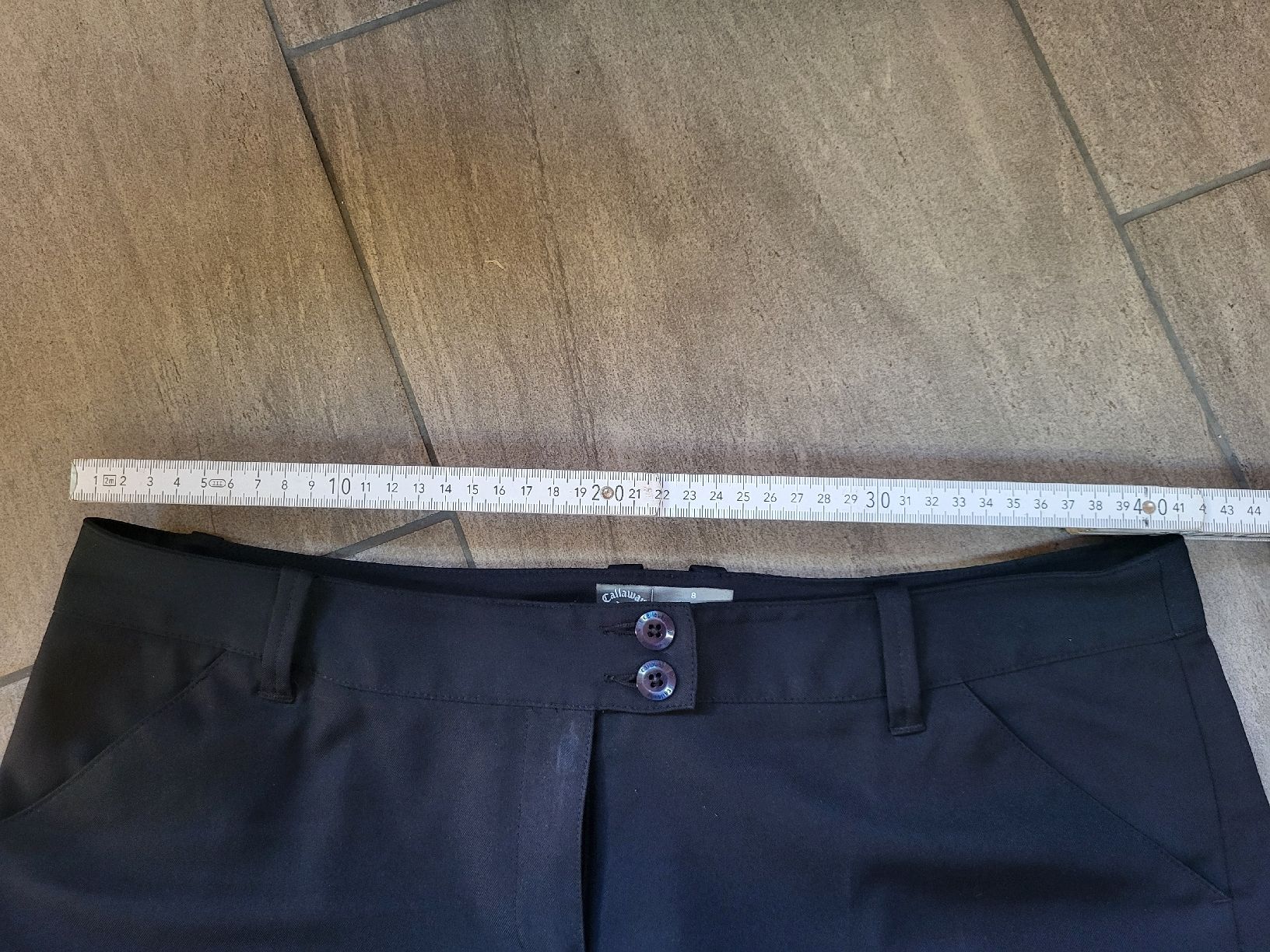 Callaway Pantaloni: Schwarze Callaway-Shorts – Usato da Zweisimmen venduto da Adorable 4
