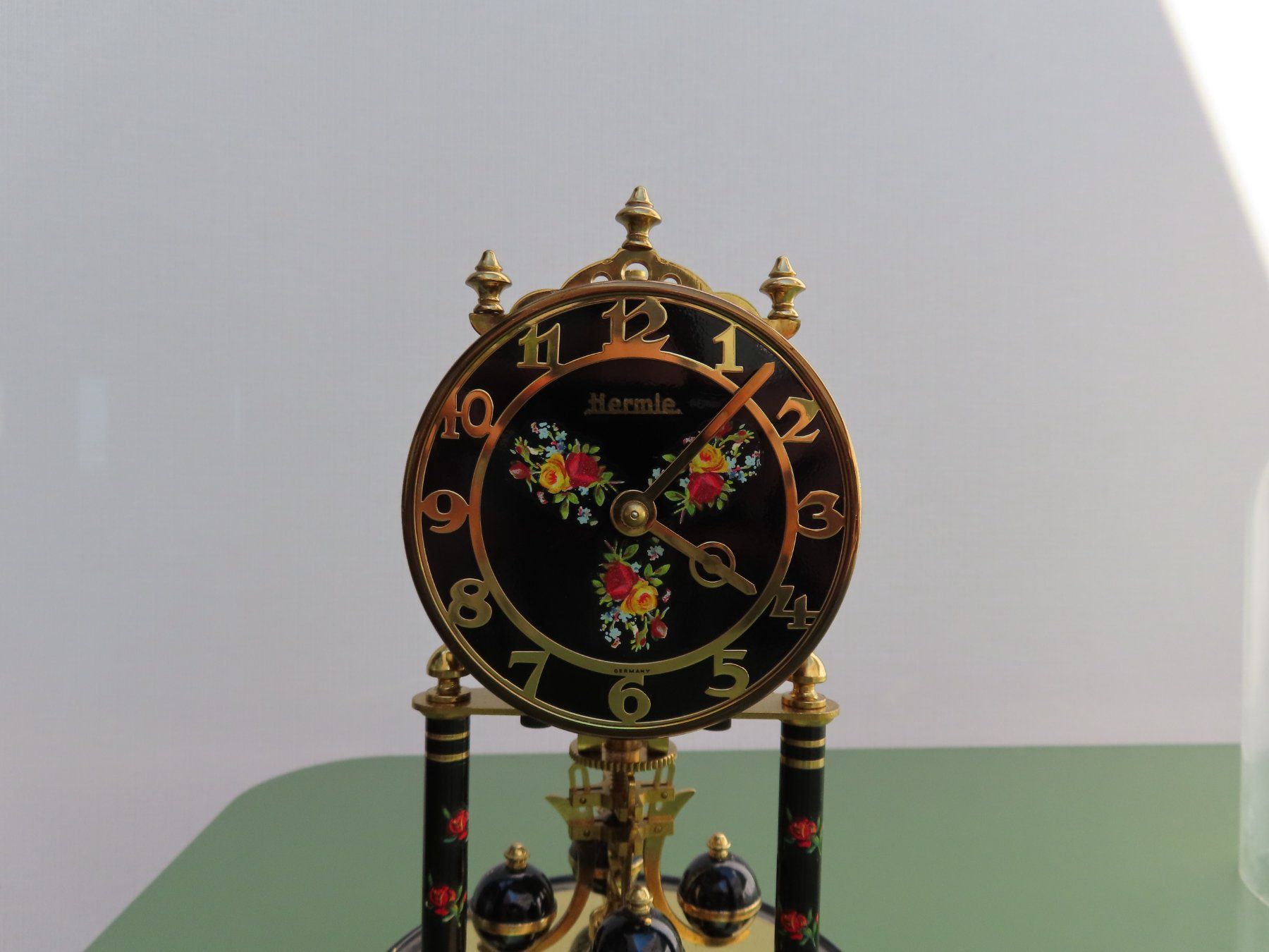 Pendules & Horloges murales: Schöne Hermle Uhr mit Drehpendel – D'occasion à Reinach BL par WBZ-Flohmarkt 2