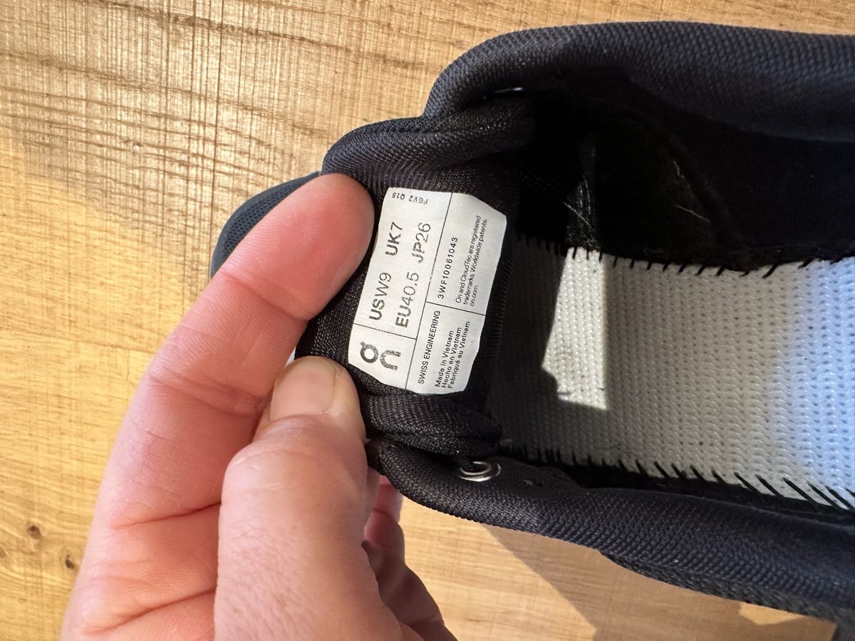 On Damenschuhe: On Running Sneaker Cloud schwarz Grösse 40.5  – Gebraucht aus Reutigen von ann_9mq9 1