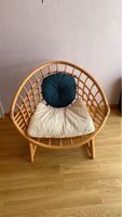 Sessel Rattan Frühling Sommer Sonnenschein Deko Kissen