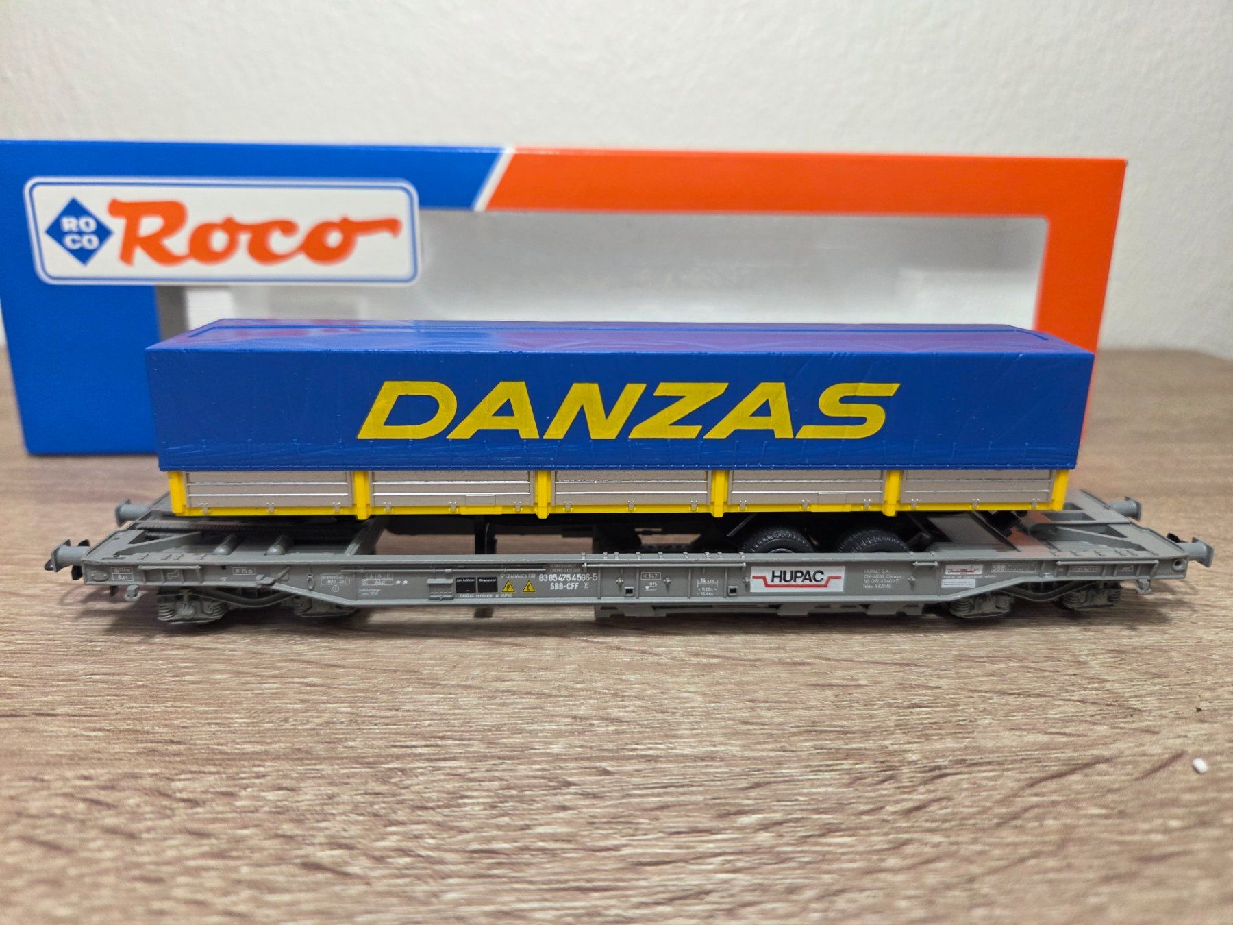 Roco Modellini di ferrovie: Roco 46355 Containerwagen Danzas SBB H0 – Nuovo e nell'imballaggio originale da St-Aubin-Sauges venduto da Lo_Go