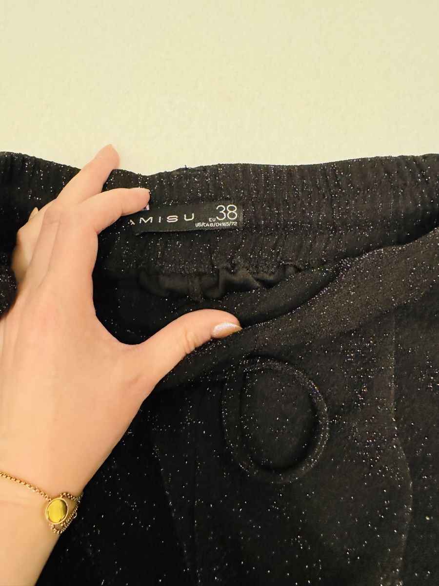Pantaloni: Schwarze Glitzerhose Grösse 38 – Usato da Frauenfeld venduto da _smile_w 1
