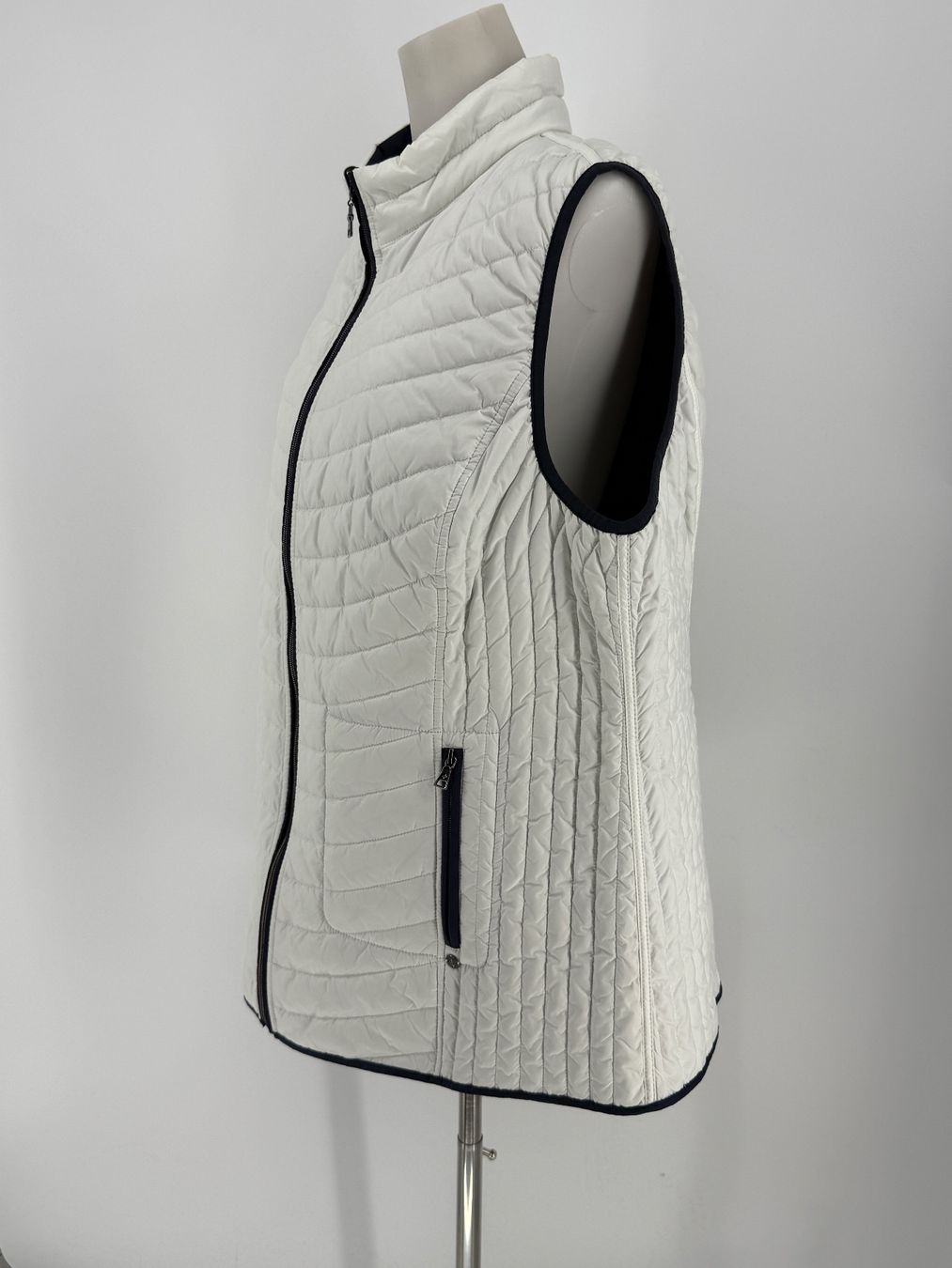 Gilets: Gilet/ Weste Gr.46/48 reversibel blau/weiss – D'occasion à Auenstein par moin. 1