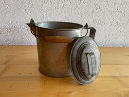 Milchkanne Vintage Metall mit Holzgriff gebraucht