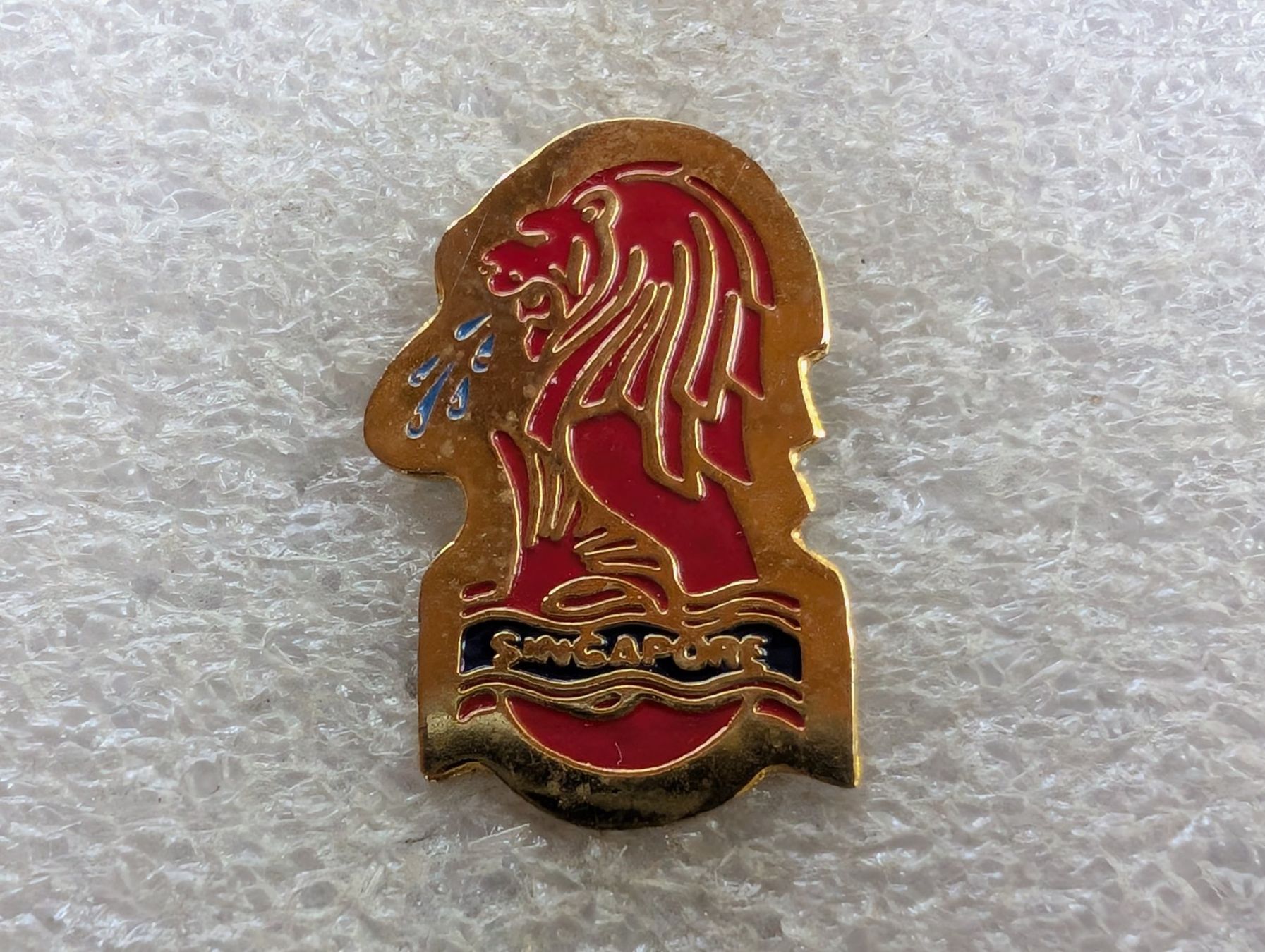Plaketten & Abzeichen: Ansteckpin 181: Singapore – Gebraucht aus Oppligen von Pin-Fall-Shop
