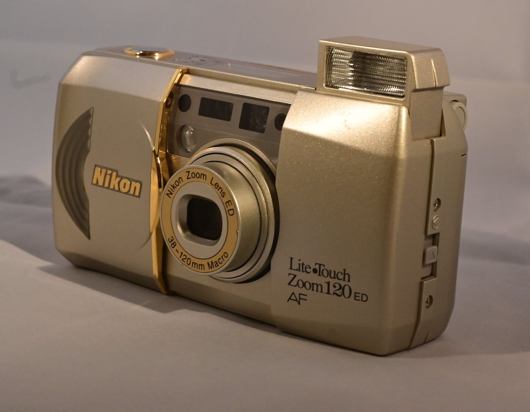 Nikon Appareil photo: Nikon Lite Touch Zoom120ED – D'occasion à Uster par Stoessda 1