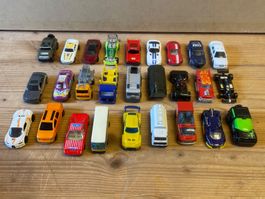 Konvolut 1: 30 Modellautos / Spielzeug Autöli