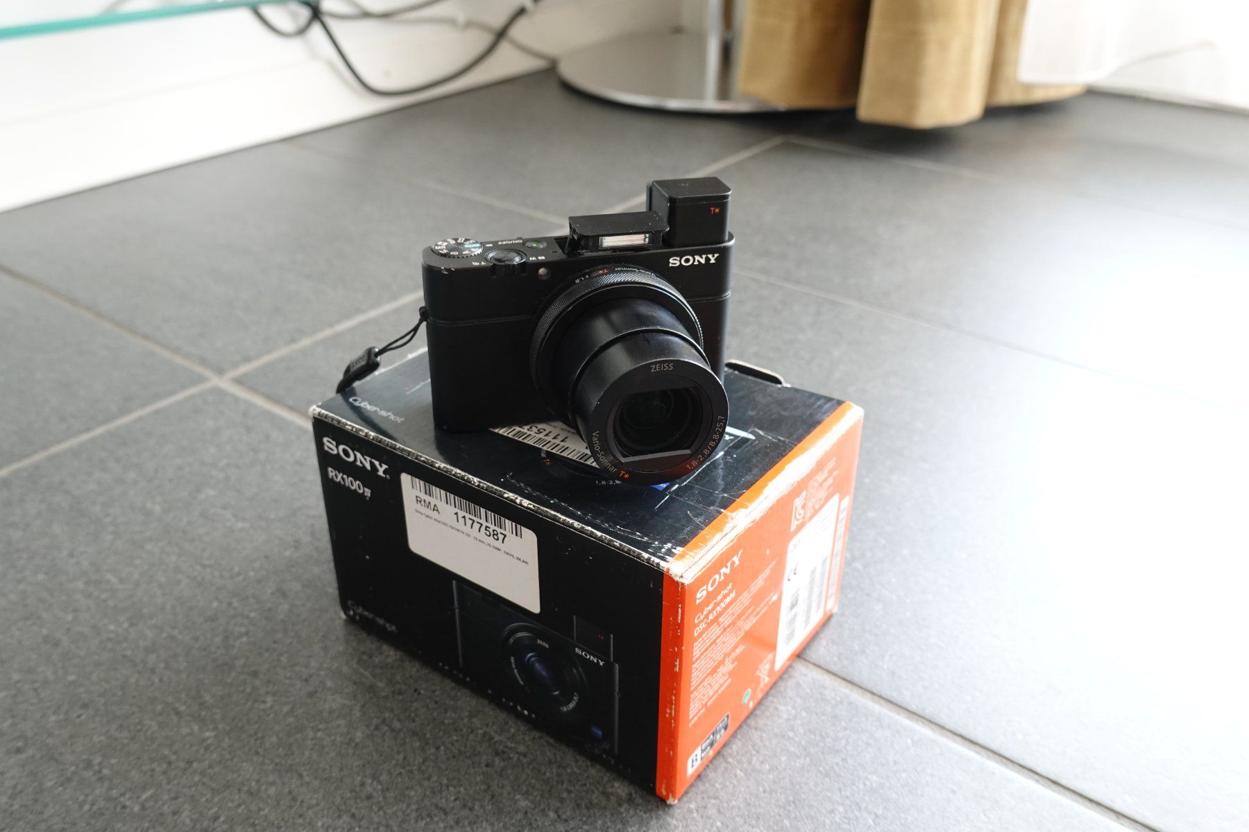 Sony Kamera: Sony RX100 IV (MK4) – Gebraucht aus Lausanne von  1