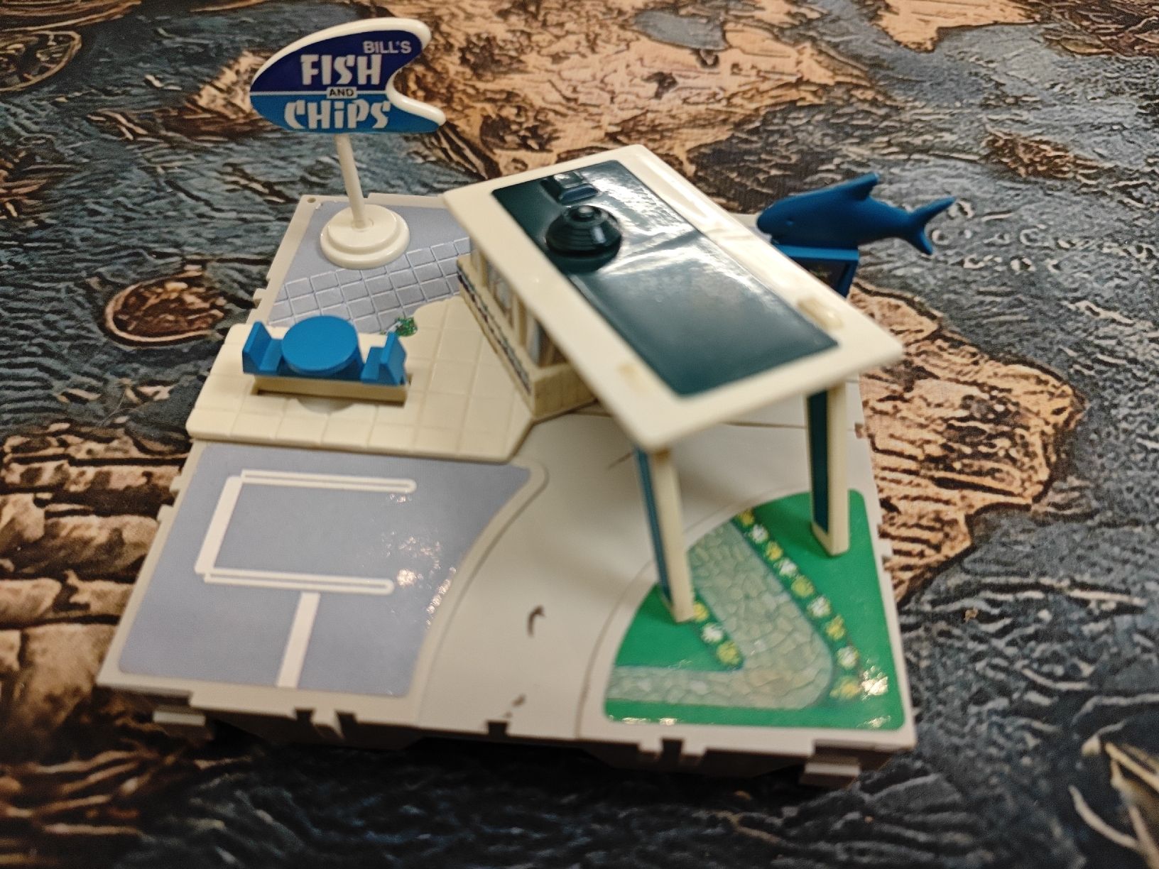 Micro Machines Giocattoli: Micro Machines Travel City Drive Thru Fish & Chips – Usato da Wittenbach venduto da stefange