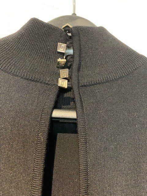 Versace Kleider: Robe noire de Versace – Neu (gemäss Beschreibung) aus St-Aubin-Sauges von Juliezan 4