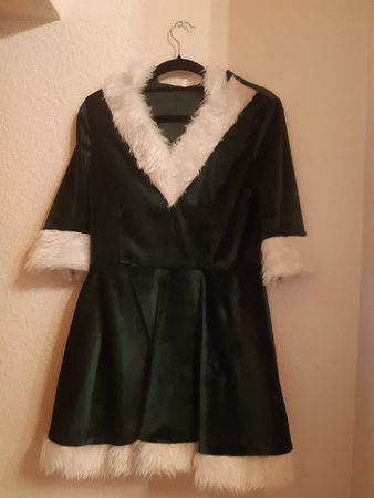 schönes grünes weihnachtliches Kleid