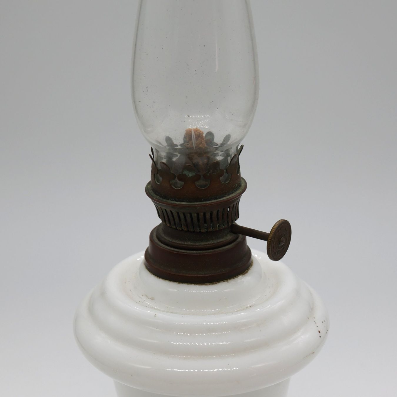 Lampes: Petroleumlampe -  Weisses Milchglas – D'occasion à Volketswil par brockipfannenstil 1