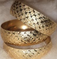 Elegante goldene Armreifen, neuwertig, stilvoll, Goldschmuck
