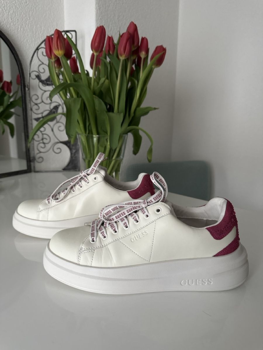 Guess Scarpe da donna: Guess Sneaker low Elbina – Nuovo (secondo la descrizione) da Erlinsbach venduto da endryas