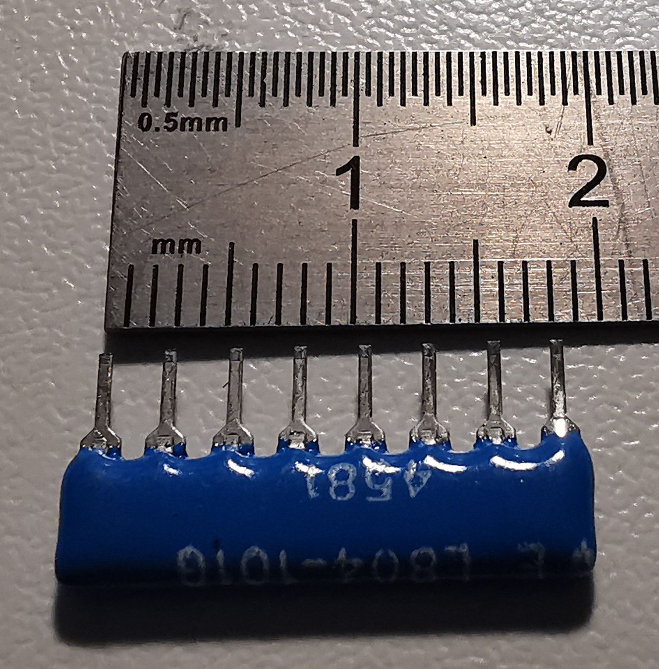 Componenti elettronici: Widerstandsarray 4 x 100 Ohm – Nuovo (secondo la descrizione) da Oberwangen b. Bern venduto da Vittorio0 3