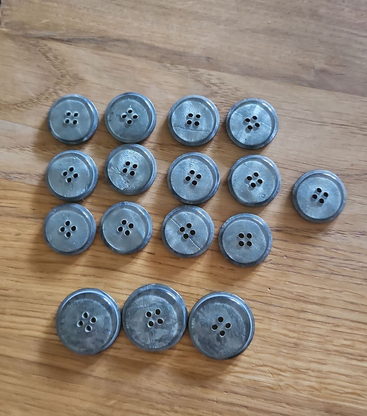 Knöpfe: 16 boutons gris reflets argentés 22mm - 28mm – Neu (gemäss Beschreibung) aus Carouge GE von Lea000