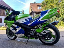 Kawasaki ninja zxr 750