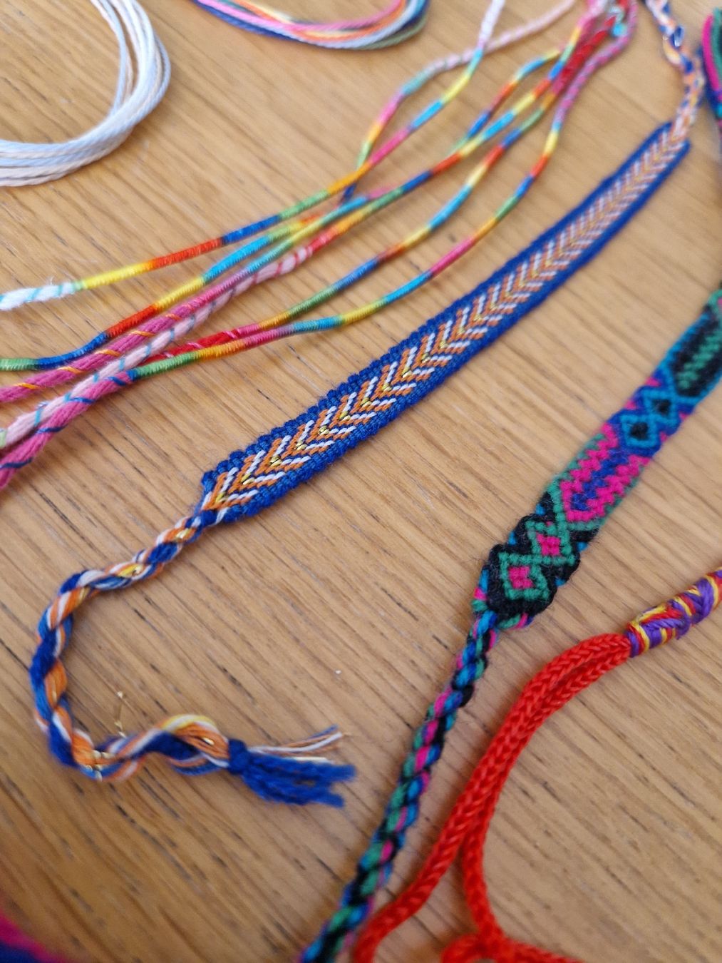 Bracelets: Bändeli Armbänder farbig Set Neu – Neuf (Voir description) à Vogelsang AG par villa9 2