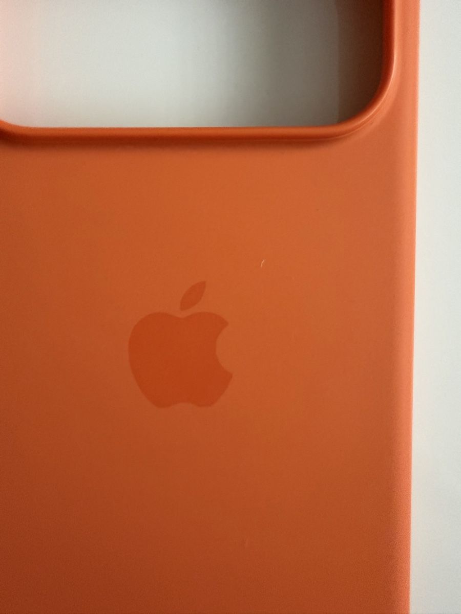 Apple Covers & Schutzfolien: Apple Silikon Case iPhone 17 Pro Orange – Gebraucht aus Möhlin von SabrinaRK86 1