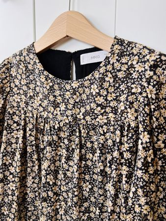 Mango, 110, Kleid, neu, schwarz, Blumen