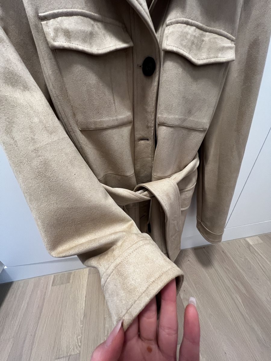 Vero Moda Mäntel: VERO MODA Kurzmantel Wildleder – Gebraucht aus Rapperswil SG von Tiniva 2