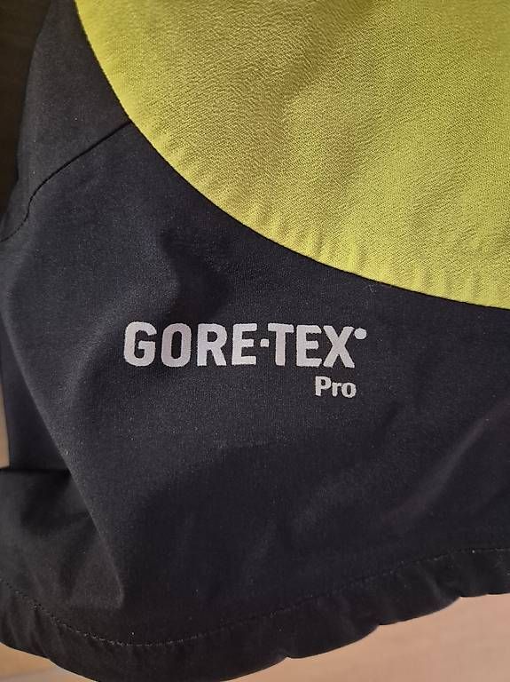 Montura Giacche: Giacca Montura Gore-tex Pro – Usato da Airolo venduto da PudduCris