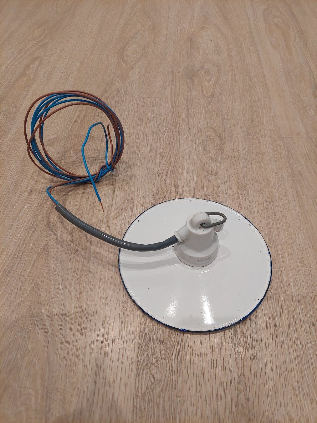 Kronleuchter & Deckenlampen: Alte Emaille Deckenlampe – Gebraucht aus Herzogenbuchsee von debora01 1