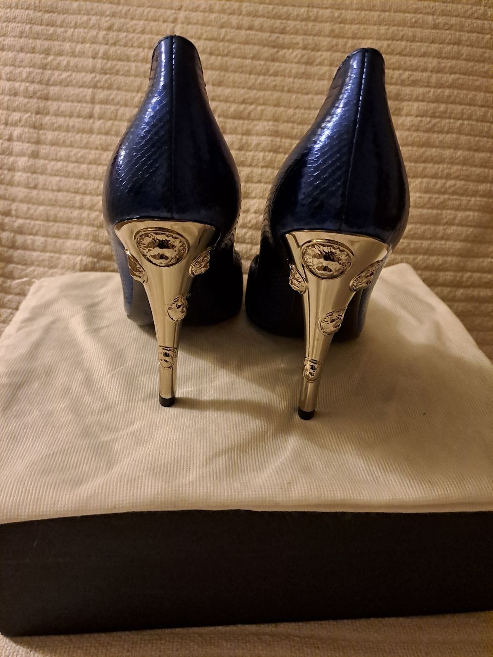 Damenschuhe: Escarpins Versace – Neu und originalverpackt aus Genève von Cinely 2