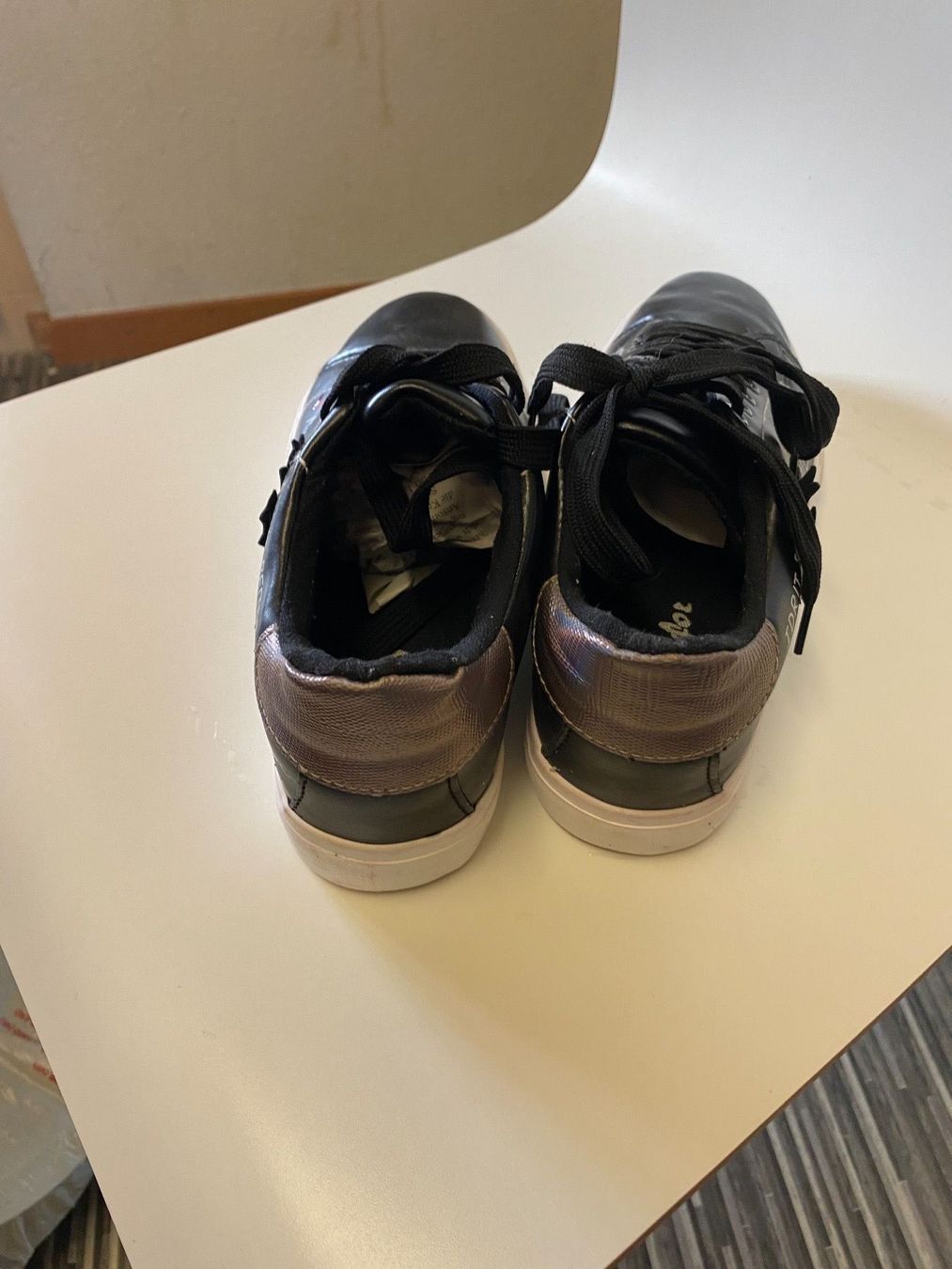 Scarpe per ragazze: Schuhe Turnschuhe Sneaker – Usato da Dietlikon venduto da Ss11 3