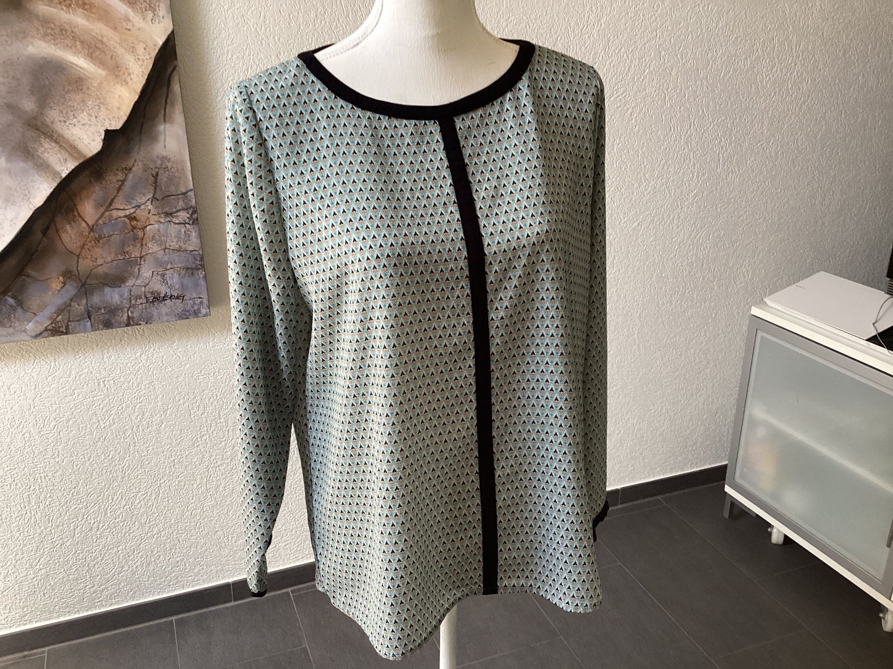 Chemisiers: Gran de malice Damen Bluse Gr. 44  Muster/ dunklem Bündchen – D'occasion à Homberg b. Thun par Homata