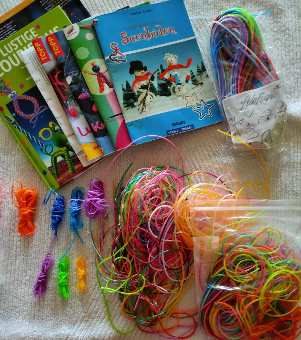 Bastelsets: Scoubidou Set – Neu (gemäss Beschreibung) aus Luzern von Luzern_Energy