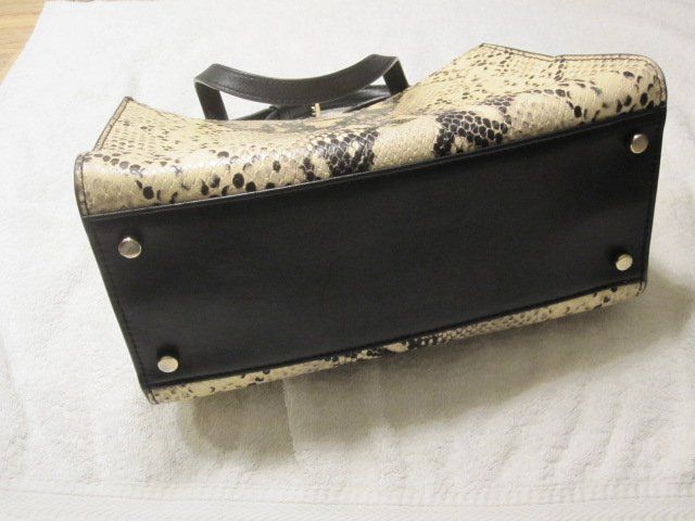 Sacs femmes: Tasche aus Kunstleder – D'occasion à Ehrendingen par salvi1995 2