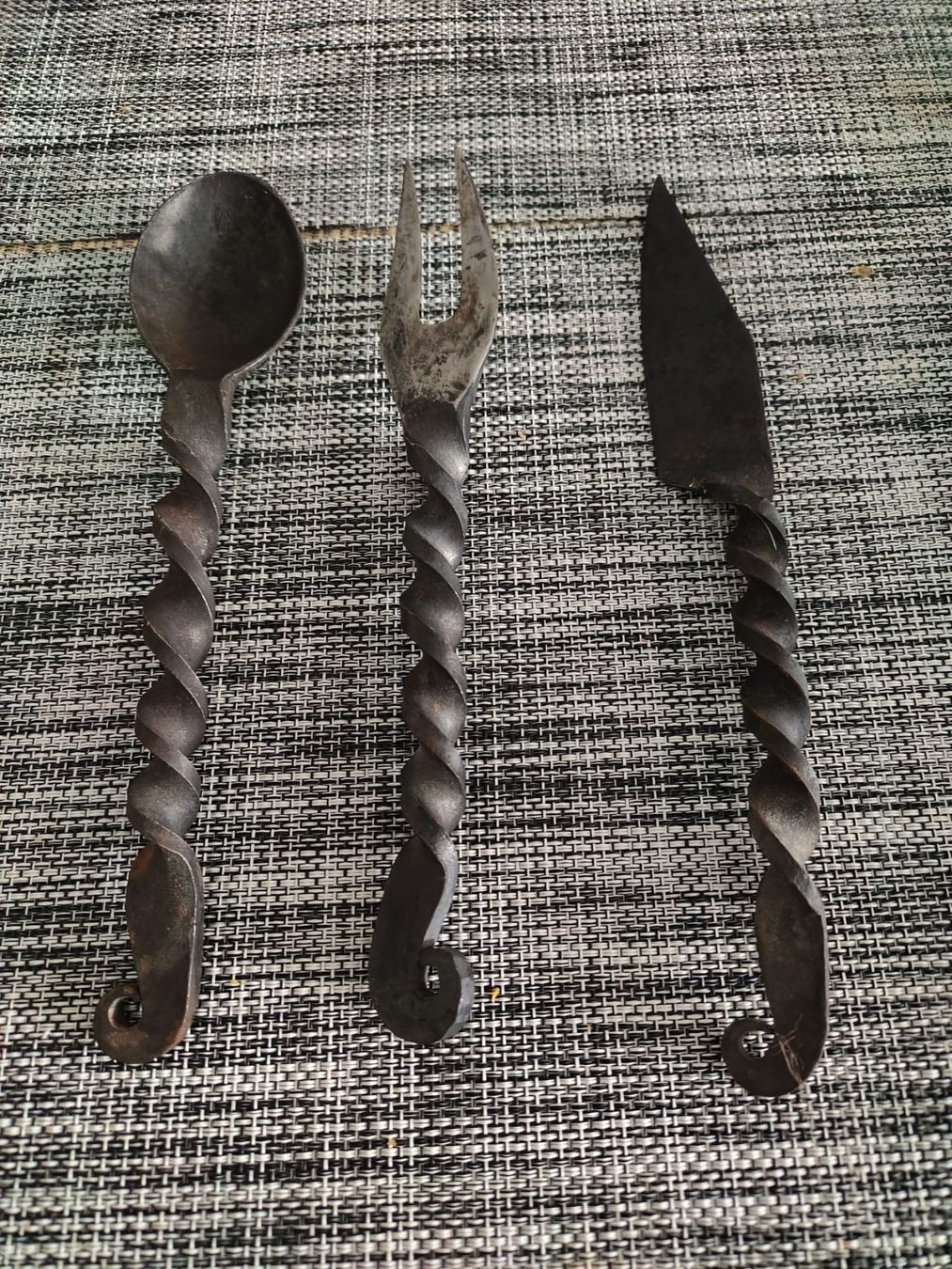 Set di piatti: Mittelalter Set - Besteck, Teller, Schalen. – Usato da Wildegg venduto da mlit 4