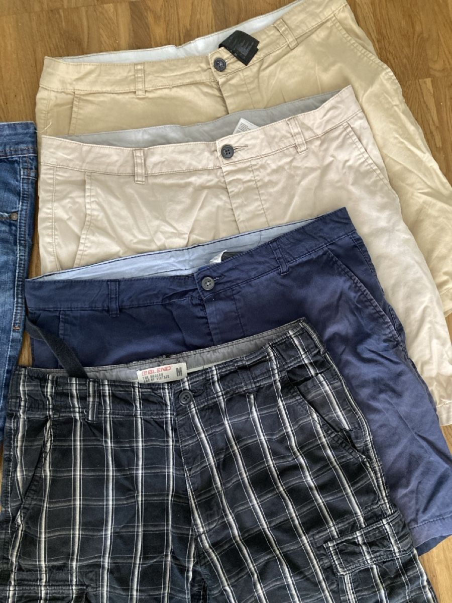 Lotti di vestiti: Kleiderpaket Gr. 32 Shorts und Jeans – Usato da Männedorf venduto da Larimar4 1