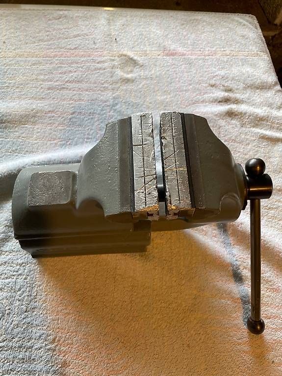 Gressel Tous les outils: Étau Gressel avec mâchoire en aluminium – Neuf (Voir description) à le locle par caryl 1