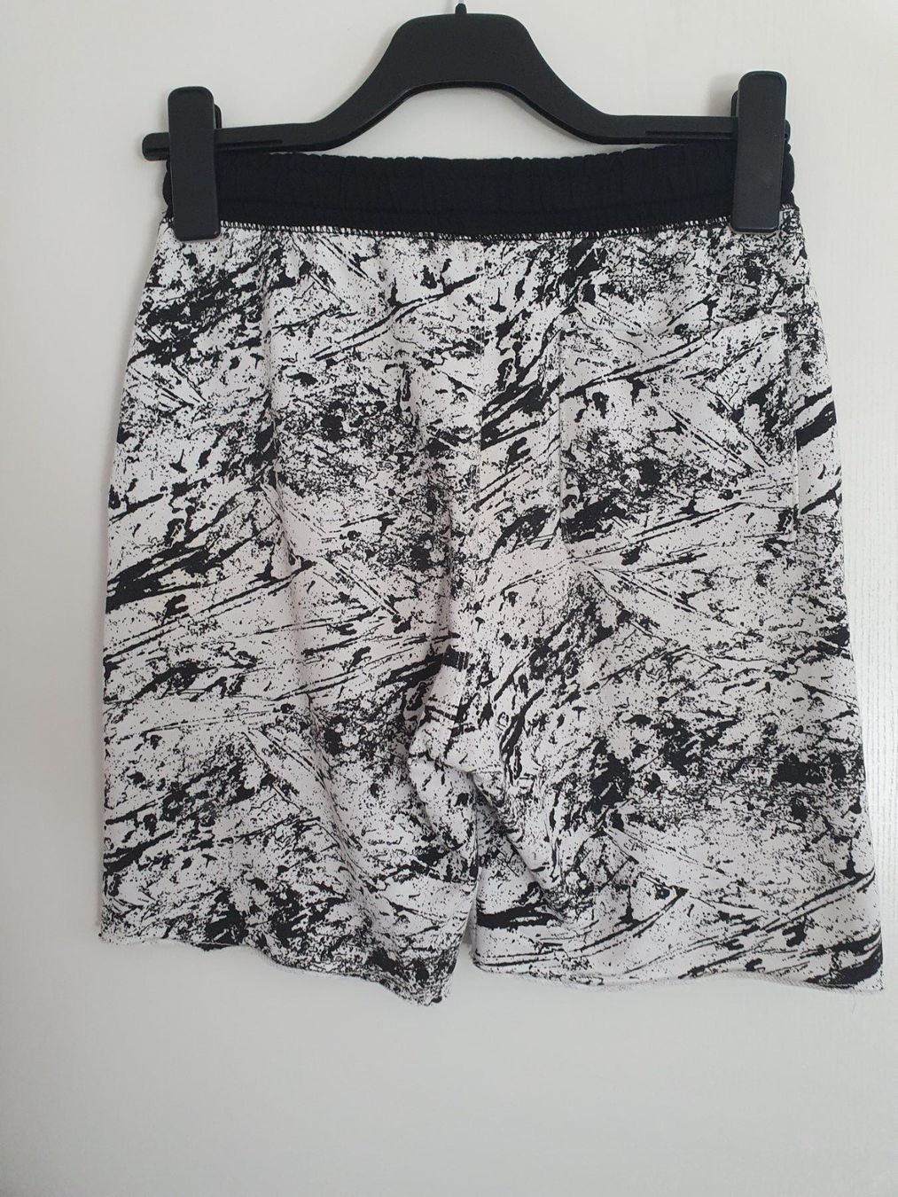H&M Pantaloni: weiche Baumwollshorts  Gr. 152 – Usato da Volketswil venduto da Dokinka