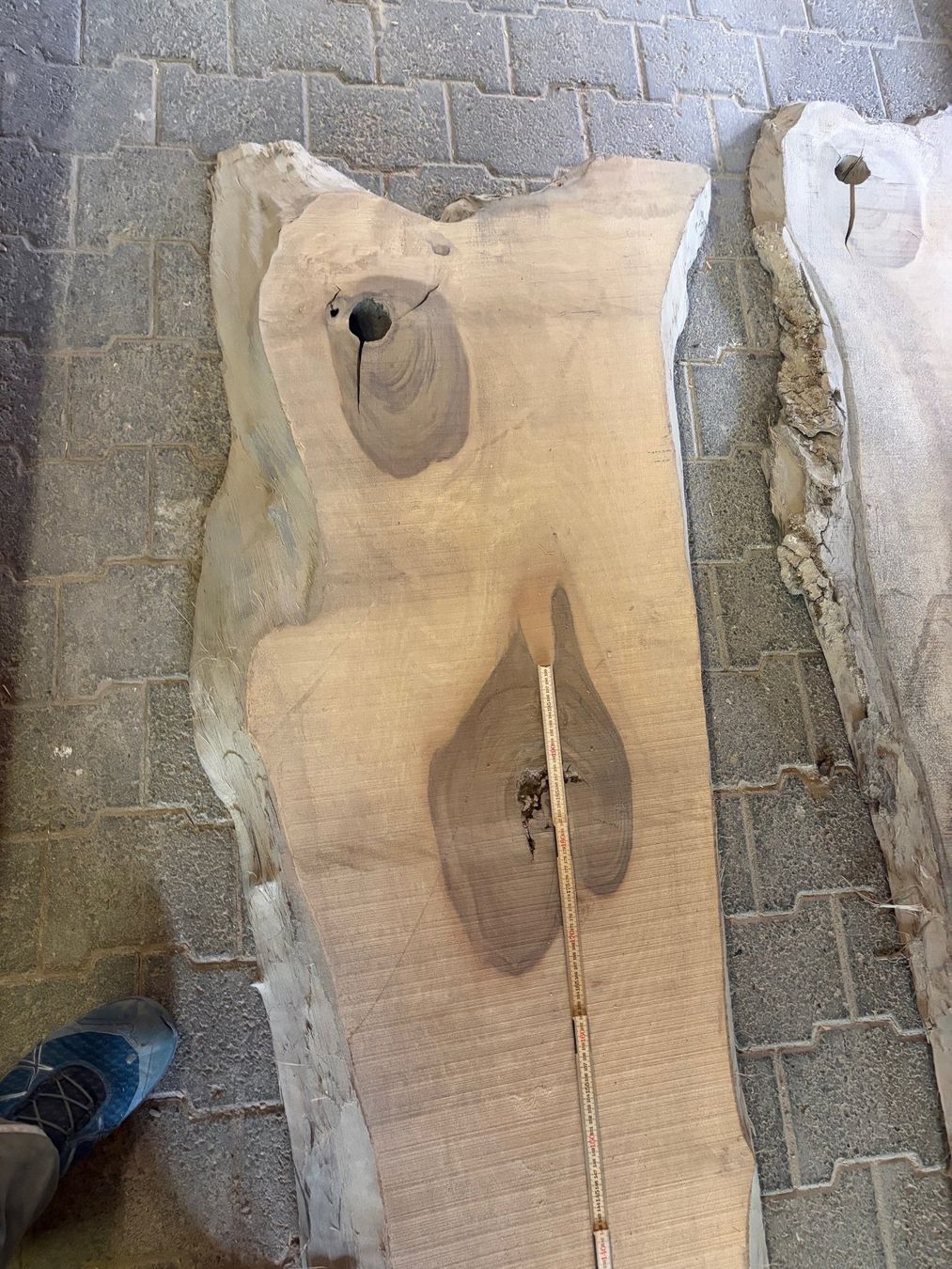 Articoli in legno: Nussbaum Massivholz – Usato da Rothrist venduto da SchHunWerGmbH 4