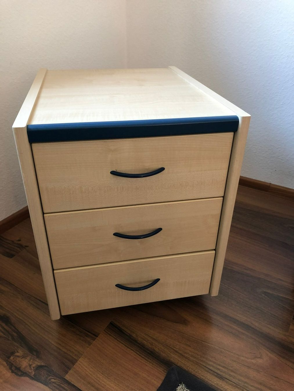 Banconi: Caisson de bureau sur roulettes - Rollcontainer – Usato da St-Aubin FR venduto da tigrou013 3