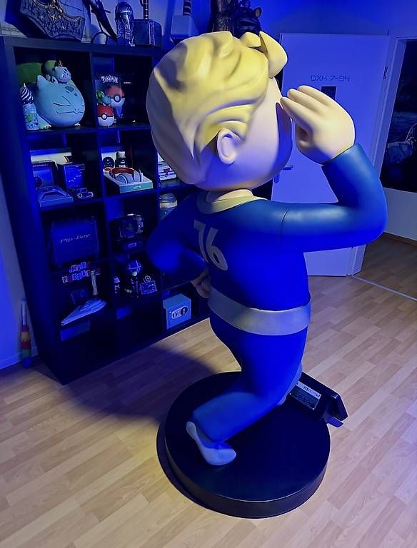 Statuette: Fallout Vault Boy Lifesize Statue Original Muckle Mannequins – Usato da Seengen venduto da Daxko 2