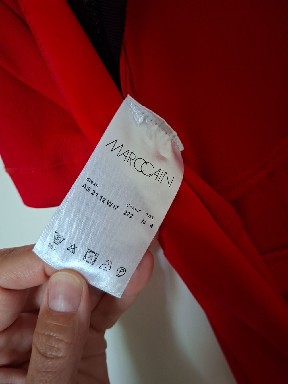 Marc Cain Kleider: Elegantes Marc Cain Etuikleid Rot – Gebraucht aus Wiler b.Utzenstorf von Amadeusli99 2