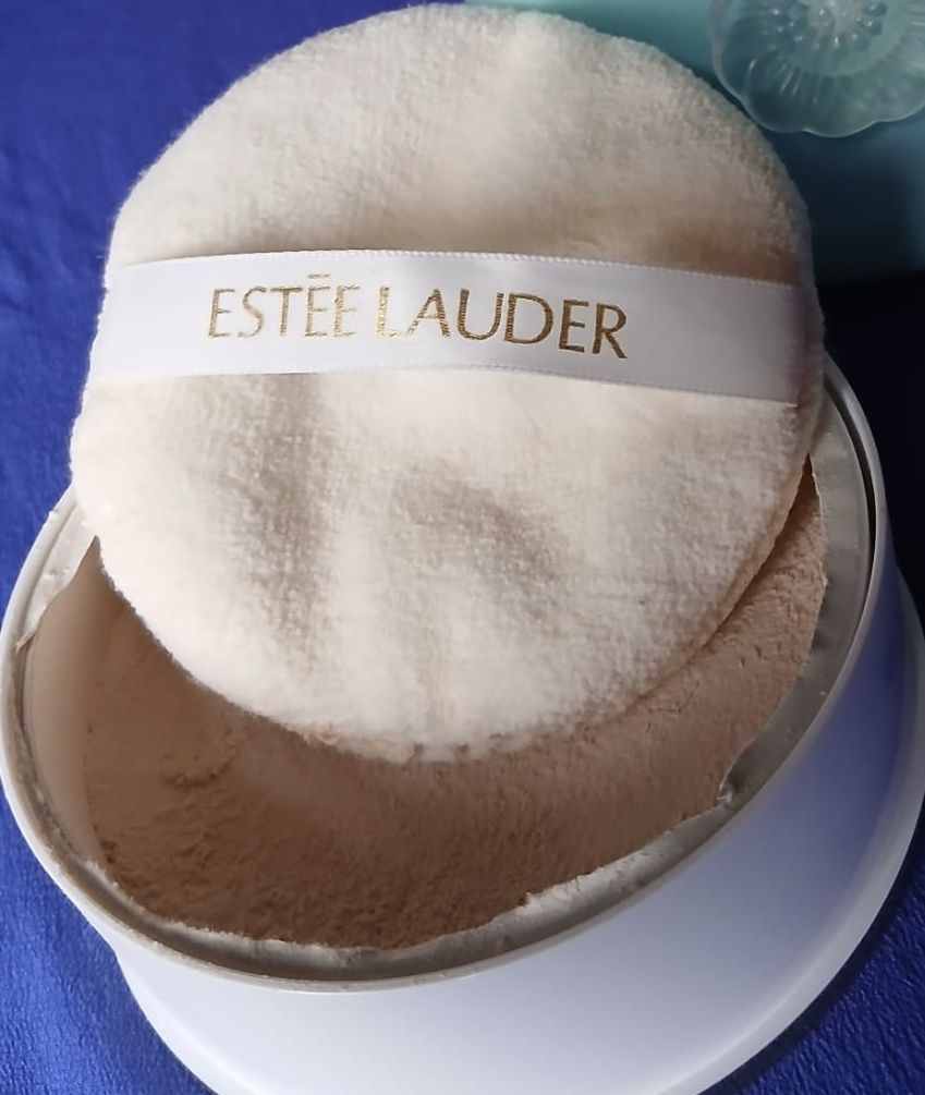 Estée Lauder Gesichtspflege: Estee Lauder Puder Dose von ca.1970 – Gebraucht aus Opfikon von rus_x8fg